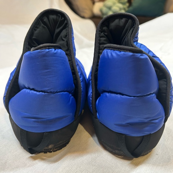 The North Face women’s Blue Puffer Shoes - Picture 3 of 4